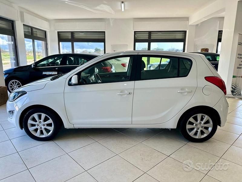 Usata Hyundai i20 85 CV (62 kW) 2014 Bianco Berlina