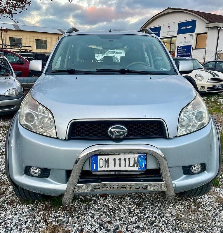 Usata Daihatsu Terios 104 CV (76 kW) 2007 Grigio SUV