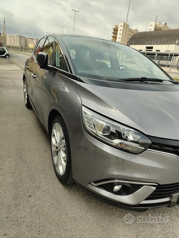 Usata Renault Scénic IV 120 CV (88 kW) 2018 Grigio Monovolume