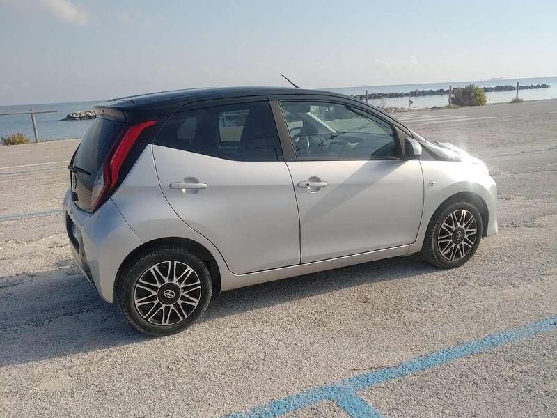 Argento Usata 2019 Toyota Aygo X-clusiv Due volumi | 9200 € (Ottimo prezzo) - Immagine 1/2