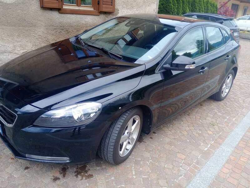 Usata Volvo V40 Business Edition 120 CV (88 kW) 2015 Nero Station wagon
