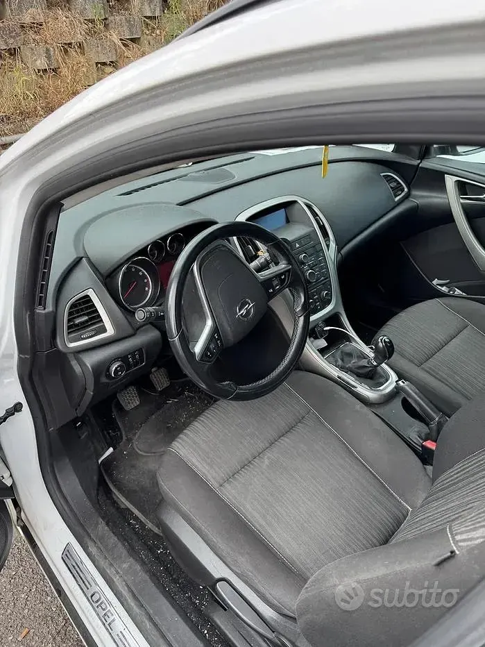 Usata Opel Astra 100 CV (73 kW) 2011 Station wagon