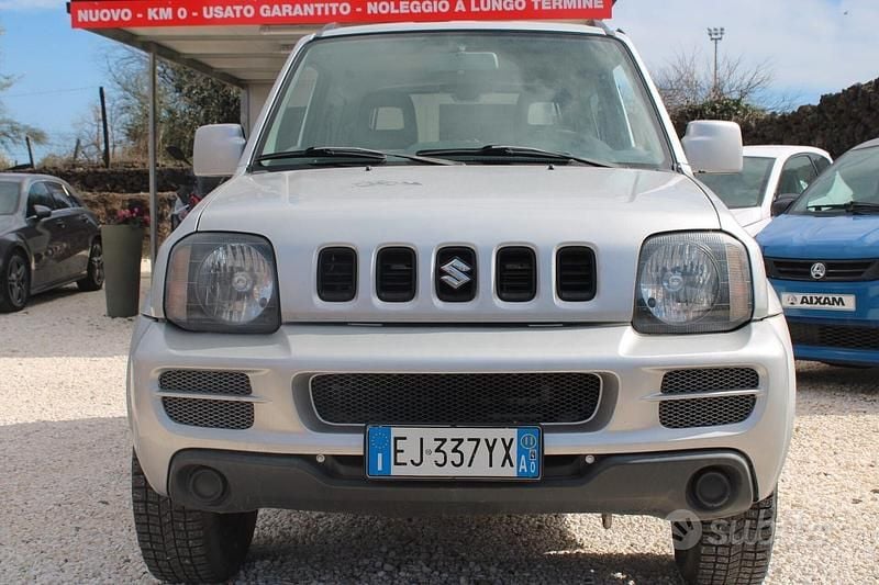 Usata Suzuki Jimny 85 CV (62 kW) 2011 Grigio SUV