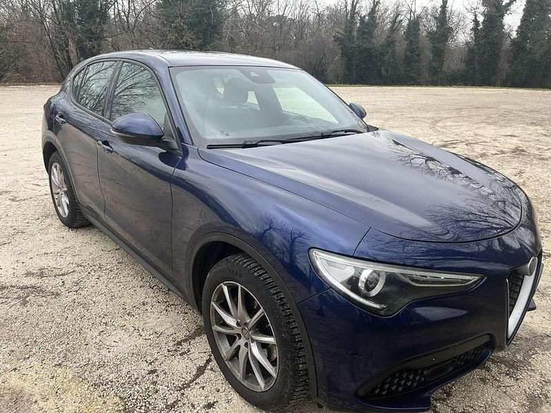 Usata Alfa Romeo Stelvio Executive 209 CV (153 kW) 2019 Blu/azzurro SUV