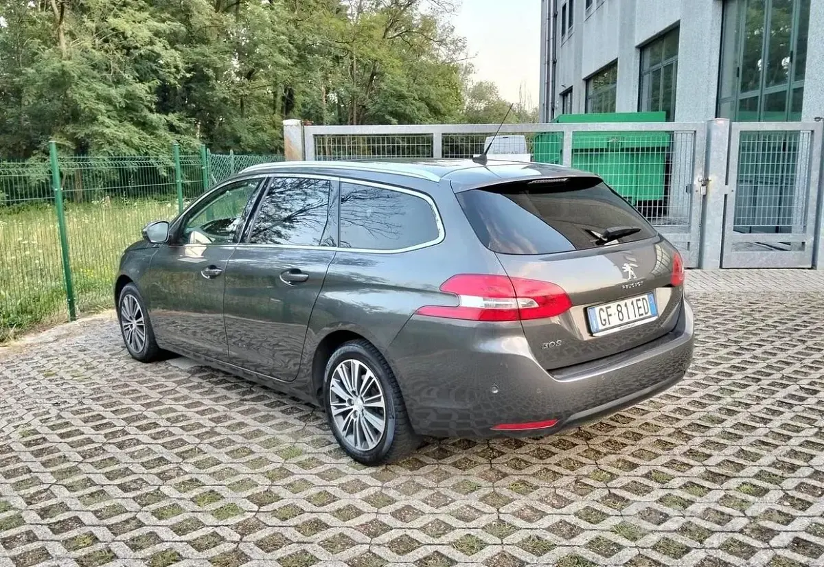 Usata Peugeot 308 Allure 131 CV (96 kW) 2021 Grigio Station wagon
