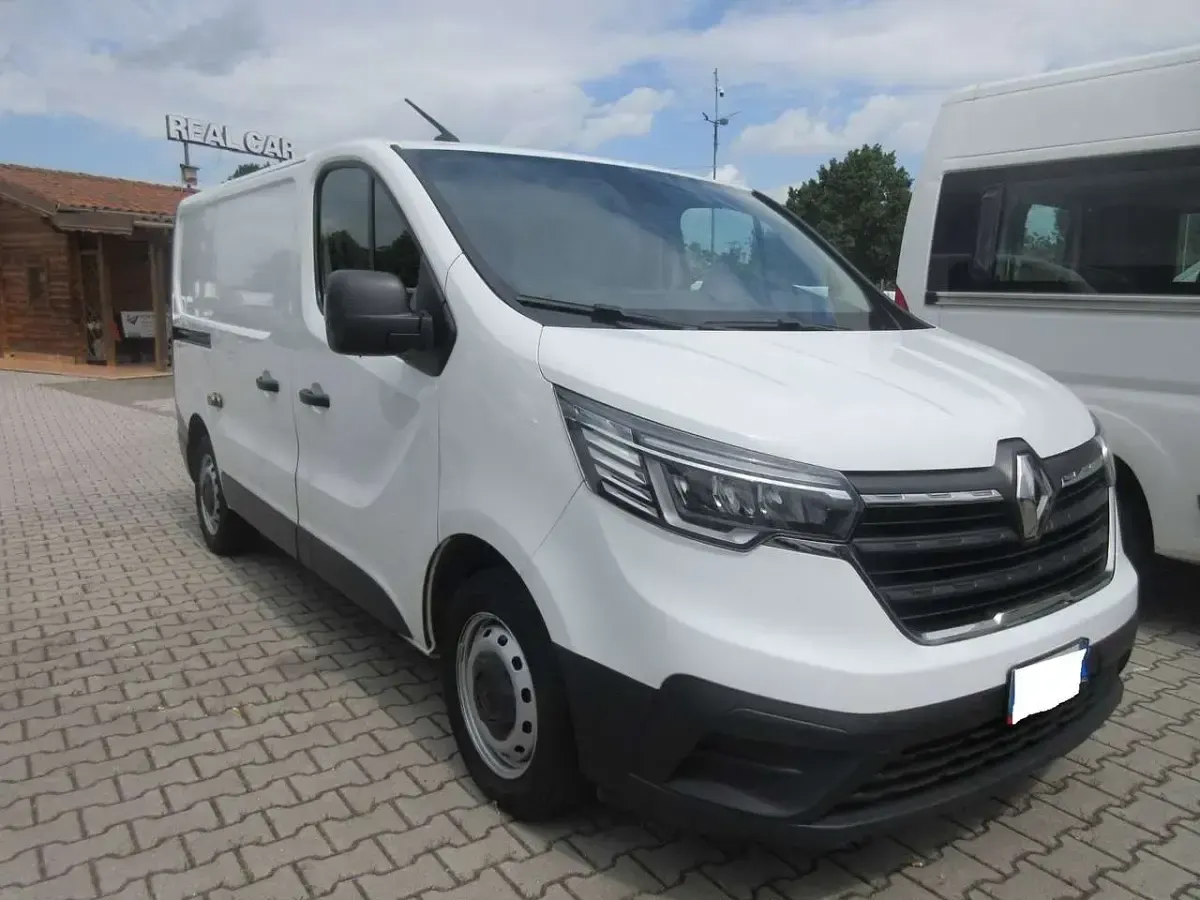Usata Renault Trafic 110 CV (80 kW) 2022 Bianco Monovolume