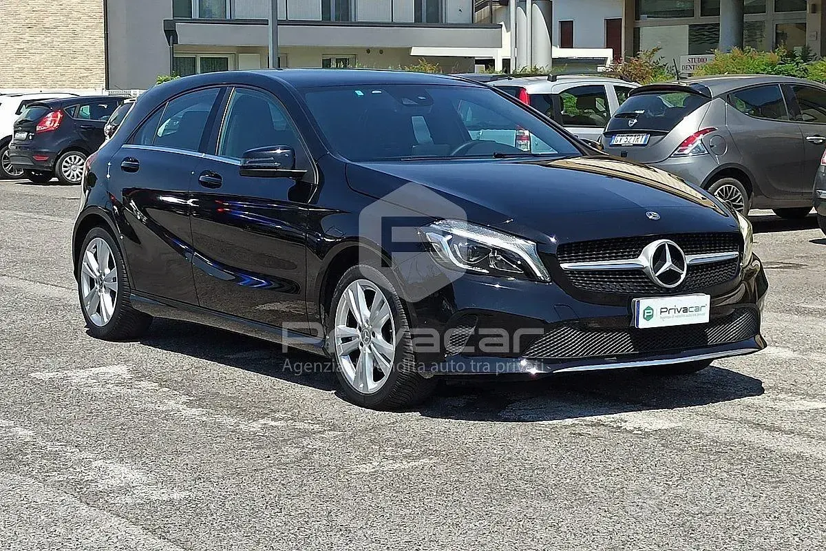 Usata Mercedes A160 90 CV (66 kW) 2017 Nero Utilitaria