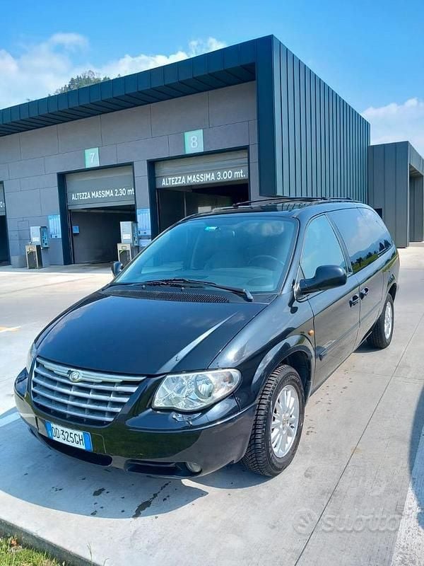 Usata Chrysler Grand Voyager 150 CV (110 kW) 2006 Nero Monovolume