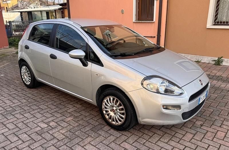 Usata Fiat Punto 69 CV (50 kW) 2014 Argento Utilitaria