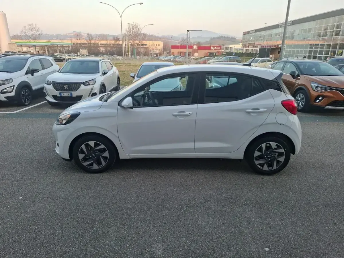 Nuova Hyundai i10 63 CV (46 kW) 2025 Bianco Utilitaria