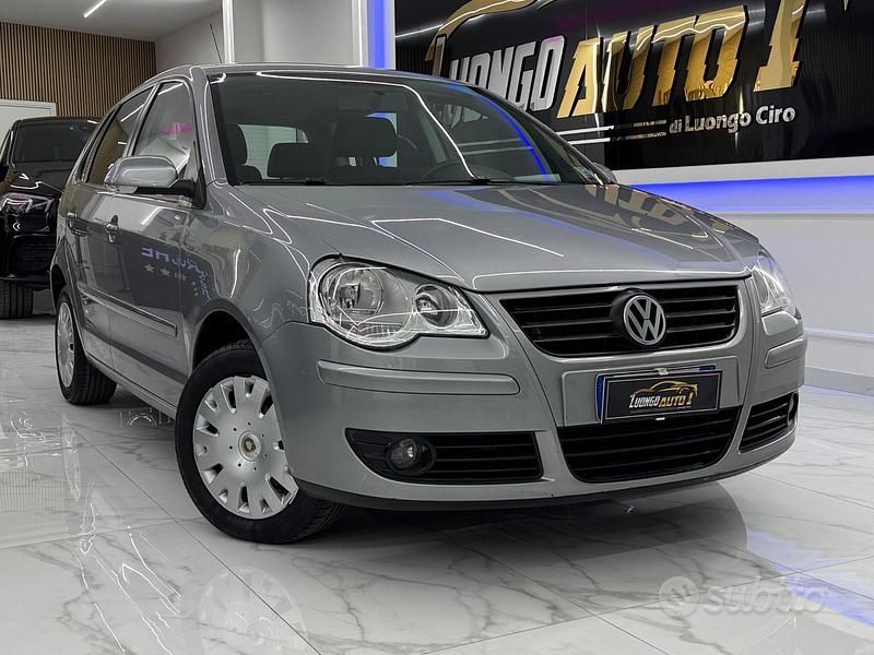 Grigio Usata 2007 VW Polo Due volumi | 2900 € (Buon prezzo) - Immagine 1/4