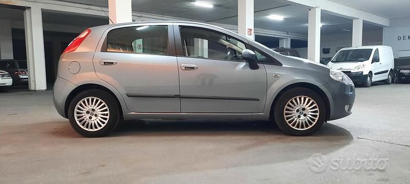 Usata Fiat Grande Punto Active 65 CV (47 kW) 2006 Grigio Utilitaria