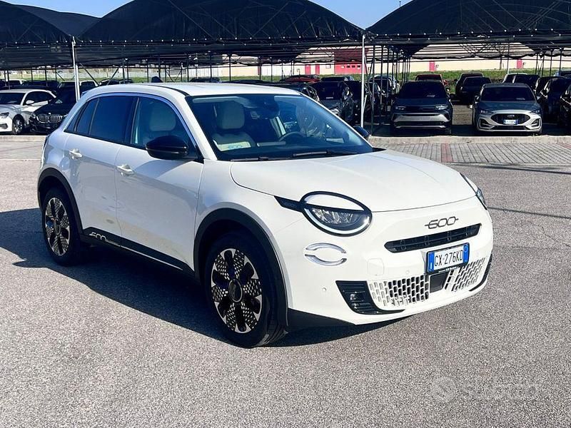 Nuova Fiat 600 La Prima 110 CV (80 kW) 2025 Bianco SUV