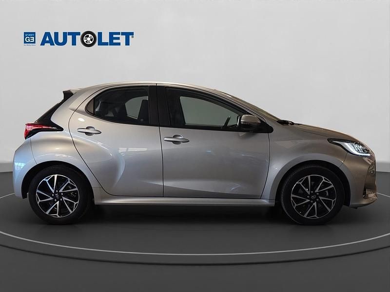 Usata Toyota Yaris Hybrid Trend 92 CV (67 kW) 2023 Argento Berlina