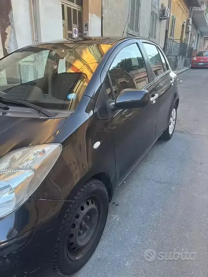 Begagnad Toyota Yaris 100 HK (73 kW) 2010 Halvkombi