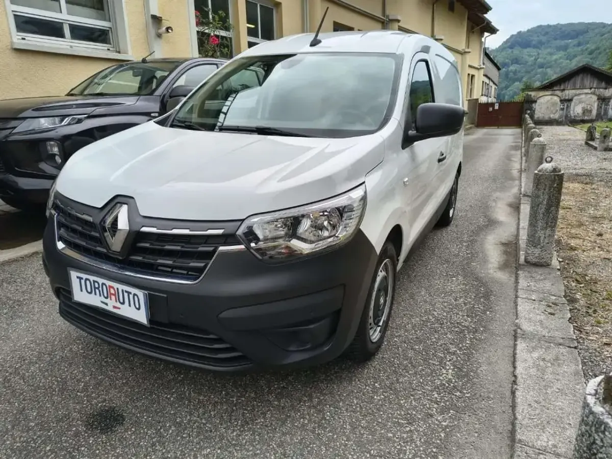 Usado Renault Express 75 CV (55 kW) 2023 Blanco Monovolumen