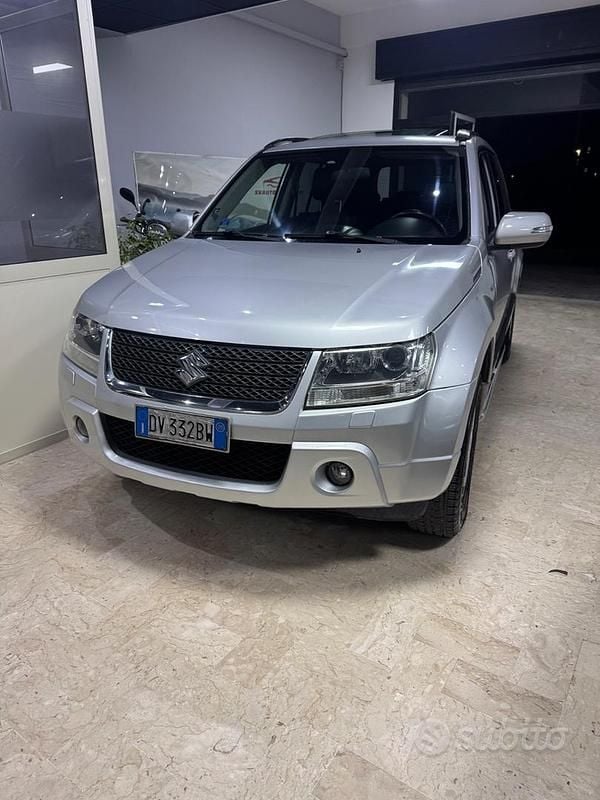 Usata Suzuki Grand Vitara 129 CV (94 kW) 2009 Grigio SUV