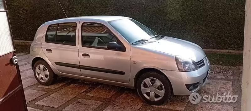 Usata Renault Clio II 54 CV (39 kW) 2008 Berlina