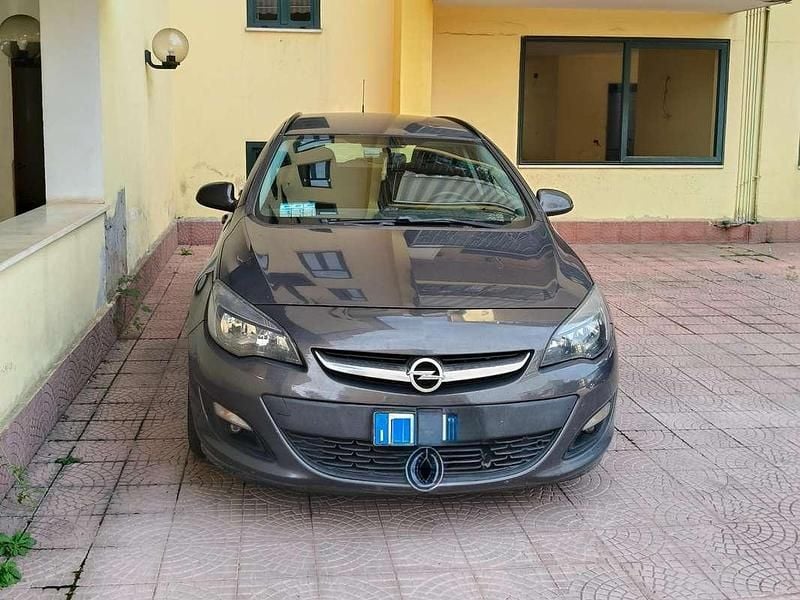 Grigio Usata 2015 Opel Astra Station wagon | 4000 € (Super prezzo) - Immagine 1/2
