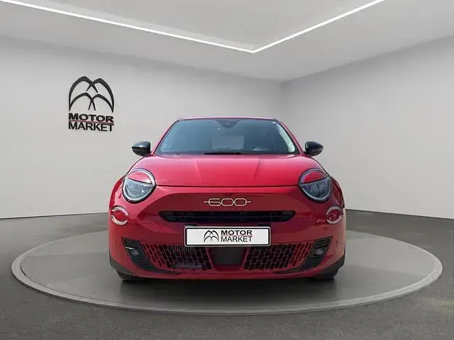 Usata Fiat 600 Pop 145 CV (106 kW) 2025 Rosso SUV