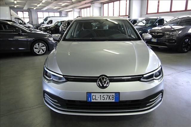 Usata VW Golf VIII Life 131 CV (96 kW) 2022 Argento Berlina