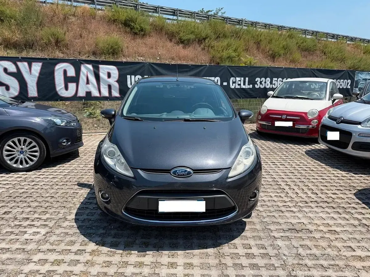 Usata Ford Fiesta Titanium 82 CV (60 kW) 2010 Grigio Berlina