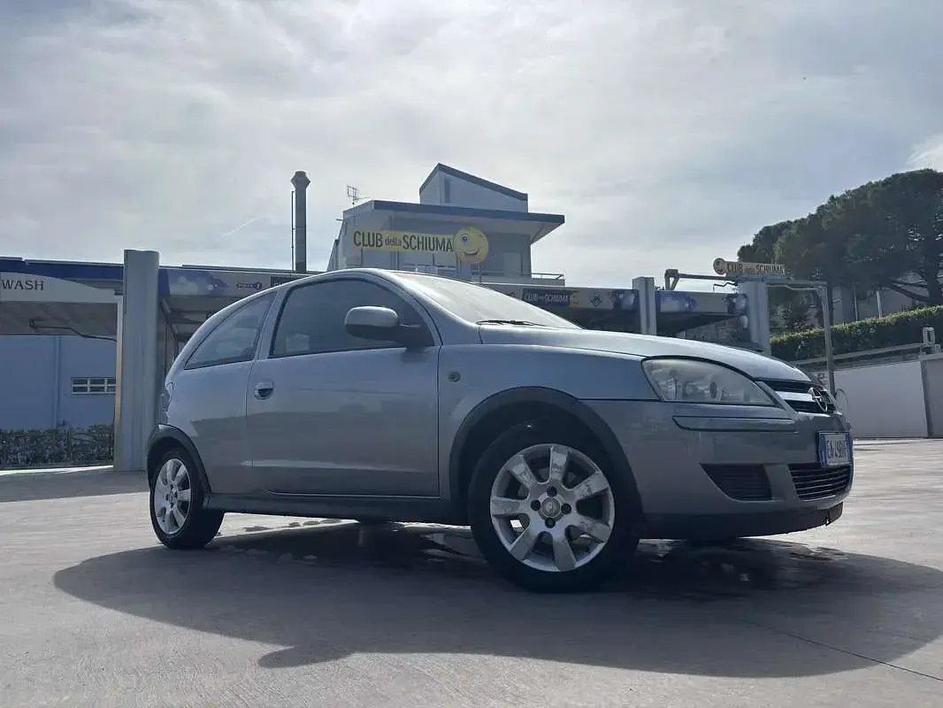 Usata Opel Corsa Club 69 CV (50 kW) 2005 Utilitaria