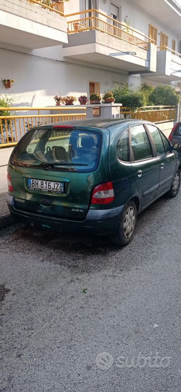 Usata Renault Scénic 107 CV (78 kW) 2000 Verde Monovolume