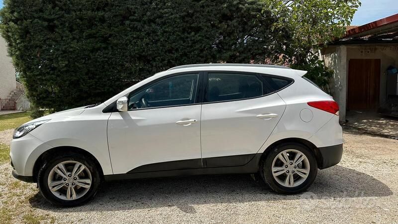 Bianco Usata 2011 Hyundai ix35 SUV | 8500 € (Buon prezzo) - Immagine 1/4