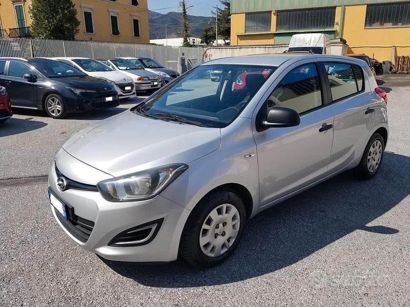 Usata Hyundai i20 Classic 86 CV (63 kW) 2013 Grigio Utilitaria