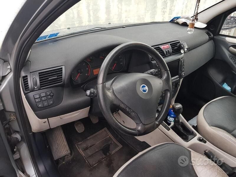 Usata Fiat Stilo 120 CV (88 kW) 2005 Grigio Berlina