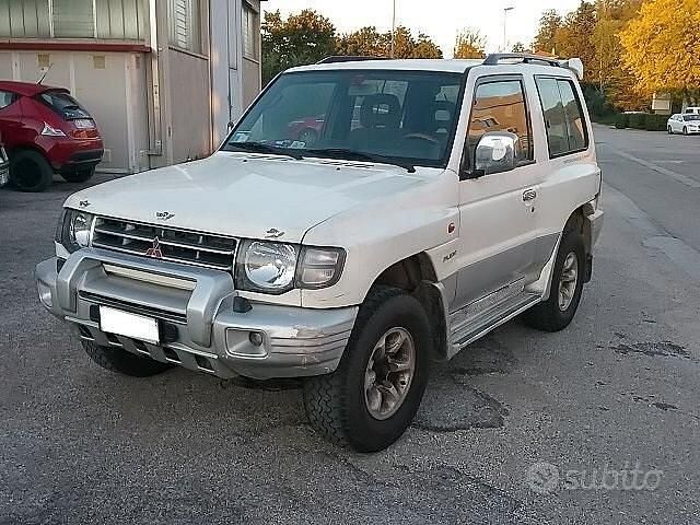 Usata Mitsubishi Pajero 100 CV (73 kW) 1998 Bianco SUV