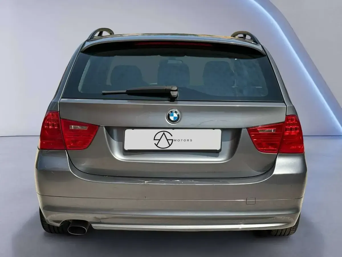 Usata BMW 318 177 CV (130 kW) 2009 Grigio Station wagon
