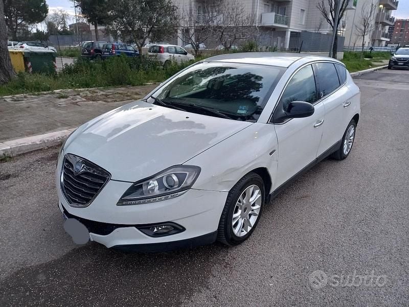 Usata Lancia Delta 105 CV (77 kW) 2012 Bianco Utilitaria