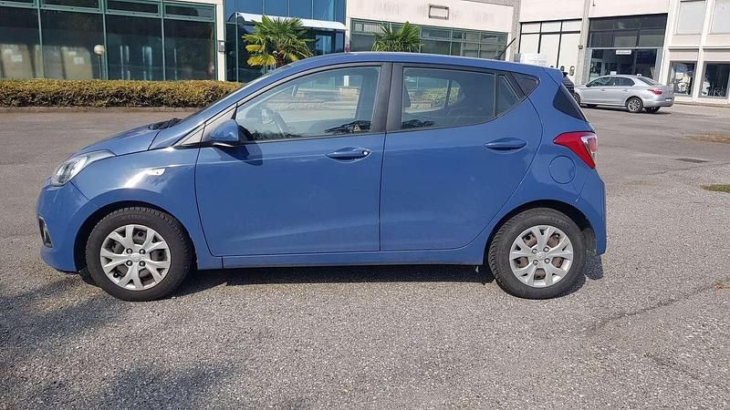 Blu/azzurro Usata 2015 Hyundai i10 Edition Due volumi | 6000 € (Super prezzo) - Immagine 1/4