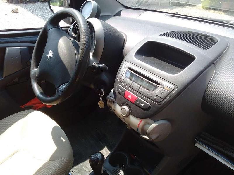 Usata Peugeot 107 54 CV (39 kW) 2006 Utilitaria