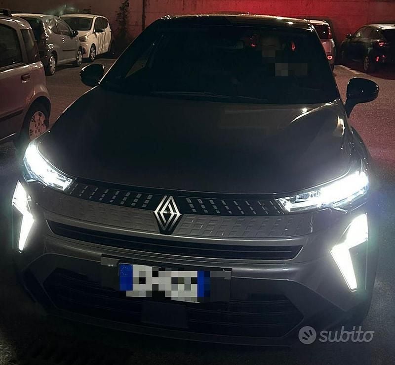Usata Renault Captur Techno 101 CV (74 kW) 2024 Grigio SUV