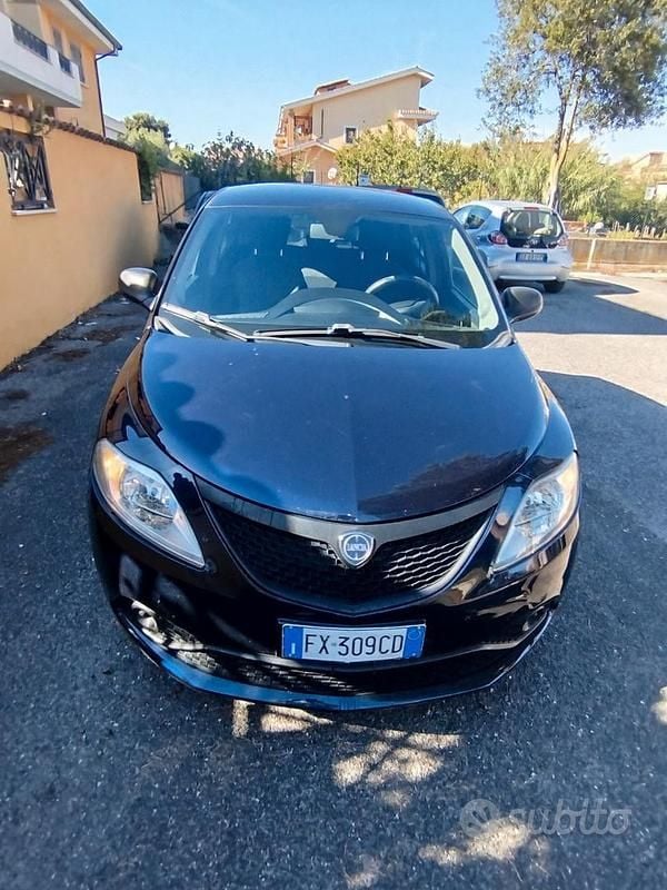 Usata Lancia Ypsilon 80 CV (58 kW) 2019 Blu Utilitaria