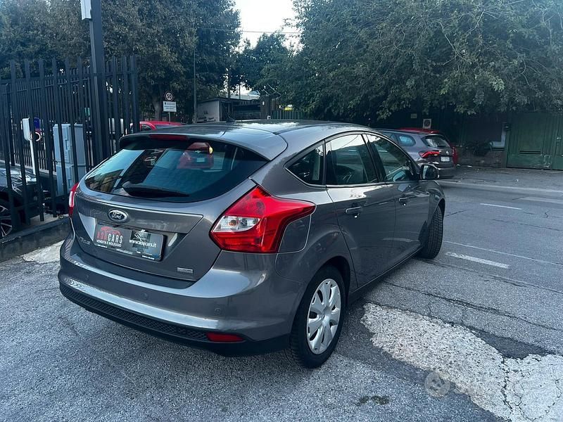 Usata Ford Focus 125 CV (91 kW) 2012 Grigio Berlina