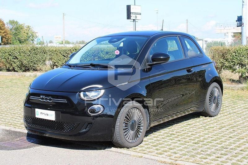 Nero Usata 2021 Fiat 500e Passion Tre volumi | 12.600 € (Ottimo prezzo) - Immagine 1/4