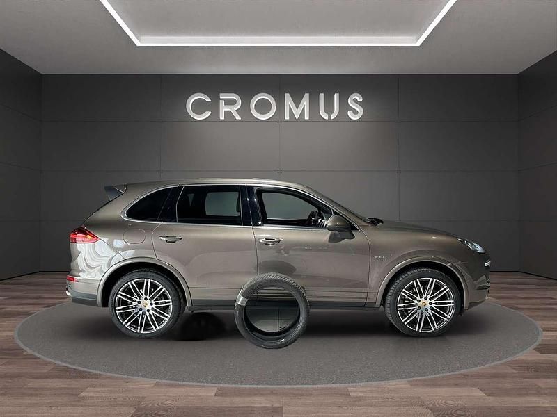 Grigio Usata 2016 Porsche Cayenne SUV | 37.500 € (Molto cara) - Immagine 1/4