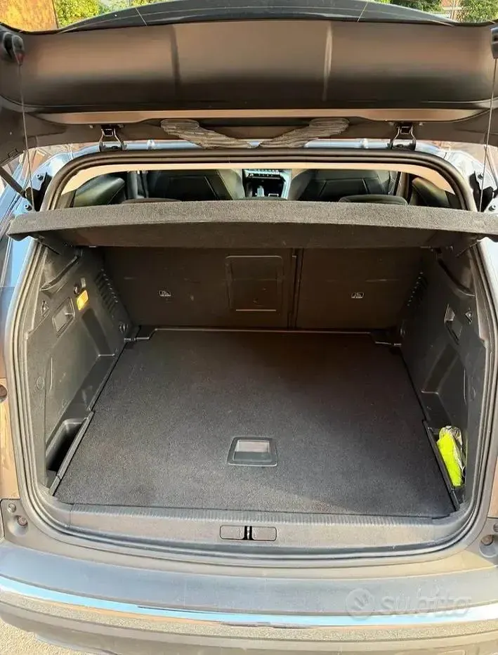 Usata Peugeot 3008 Allure 131 CV (96 kW) 2022 Grigio SUV