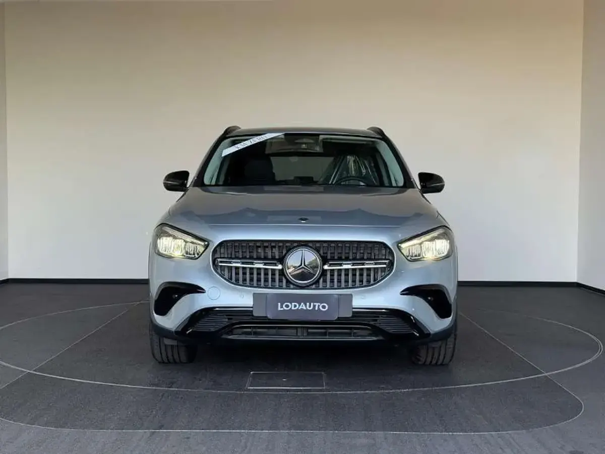 Nuova Mercedes GLA200 150 CV (110 kW) 2025 Argento SUV