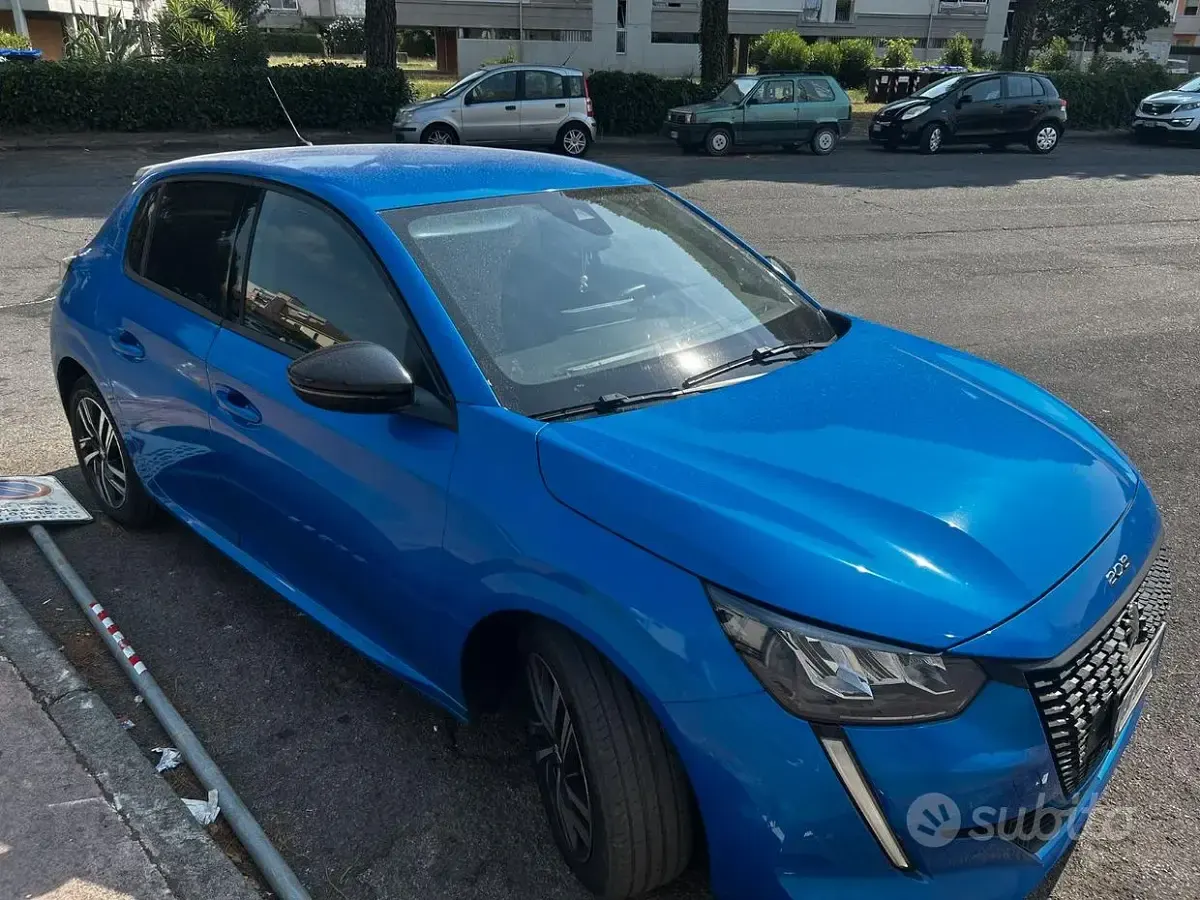 Usata Peugeot 208 101 CV (74 kW) 2023 Bluazzurro Utilitaria