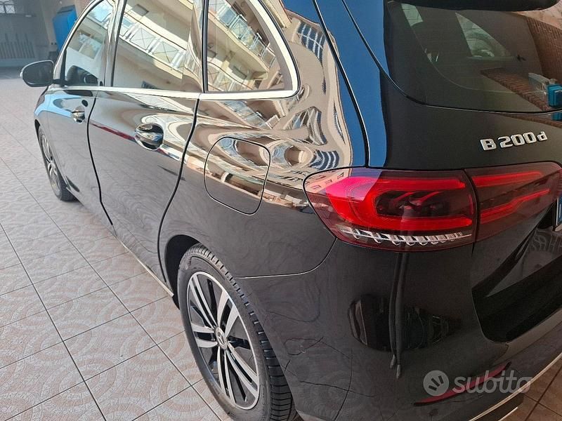 Usata Mercedes B200 2022 Nero Monovolume