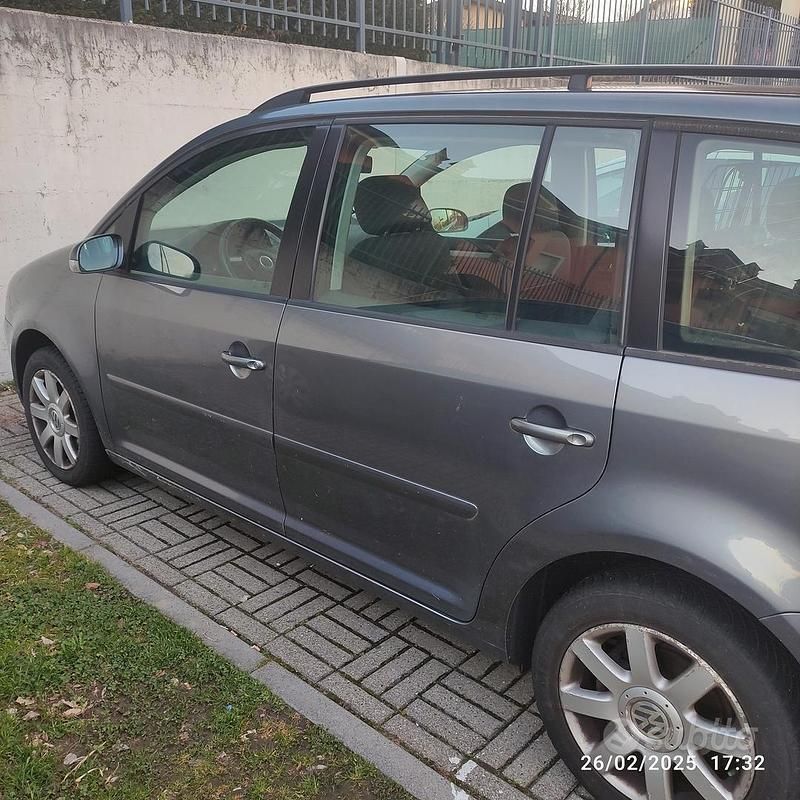 Usata VW Touran 2005 Grigio Monovolume