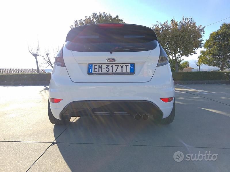 Usata Ford Fiesta Sport 135 CV (99 kW) 2012 Bianco Utilitaria