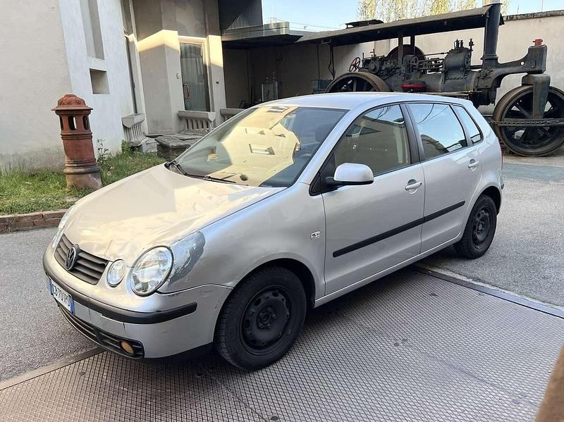 Usata VW Polo Trendline 75 CV (55 kW) 2003 Argento Berlina