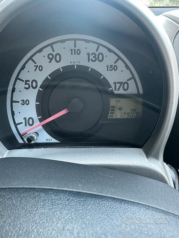 Usata Toyota Aygo 68 CV (50 kW) 2006 Grigio Utilitaria