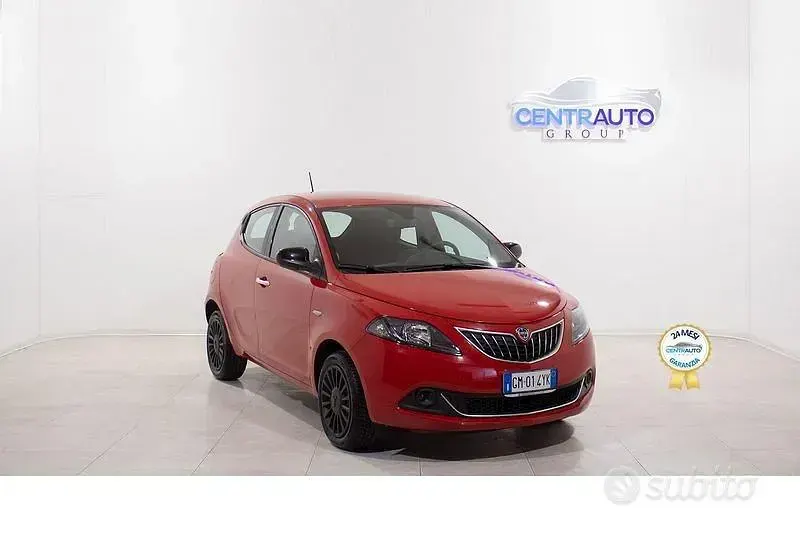 Usata Lancia Ypsilon Silver 69 CV (50 kW) 2023 Rosso Utilitaria